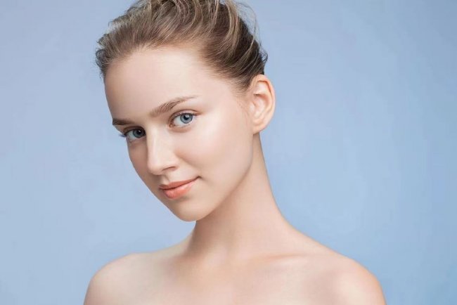 毛孔“隐形”秘术！艳存晓年轻胶原水光套组，重建支撑不反弹