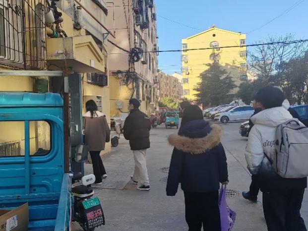 “医心向阳”志愿队文昌社区冬季义诊：寒冬送暖 健康守护直抵居民心间