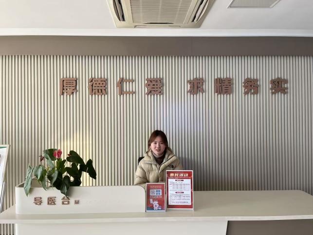 “健康同路人”开展“导医便民暖人心，流行病防控入万家”志愿服务活动