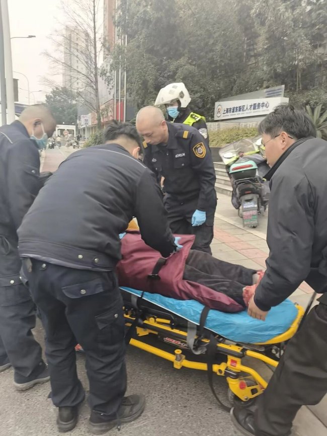 太平洋房屋热血践公益，街头显担当