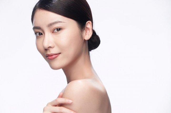 在“作死”与“修复”间反复横跳？艳存晓年轻胶原水光或许是你的本命安定剂