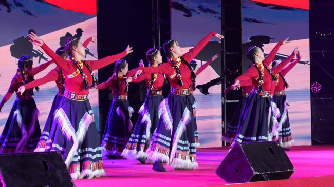 一场戏，两座城，迎新春！“川渝乐翻天”双城首演精彩上演！