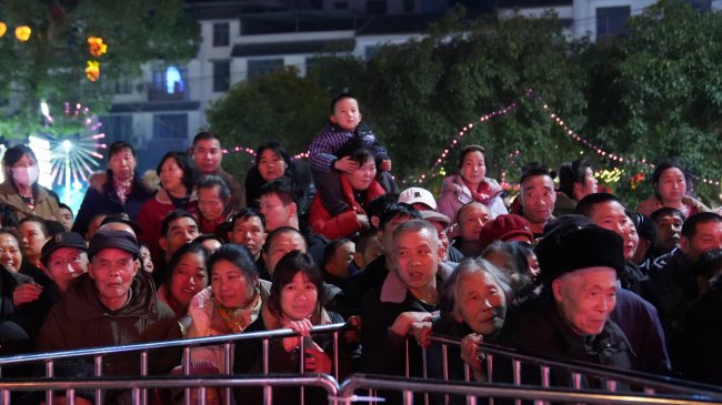 一场戏，两座城，迎新春！“川渝乐翻天”双城首演精彩上演！