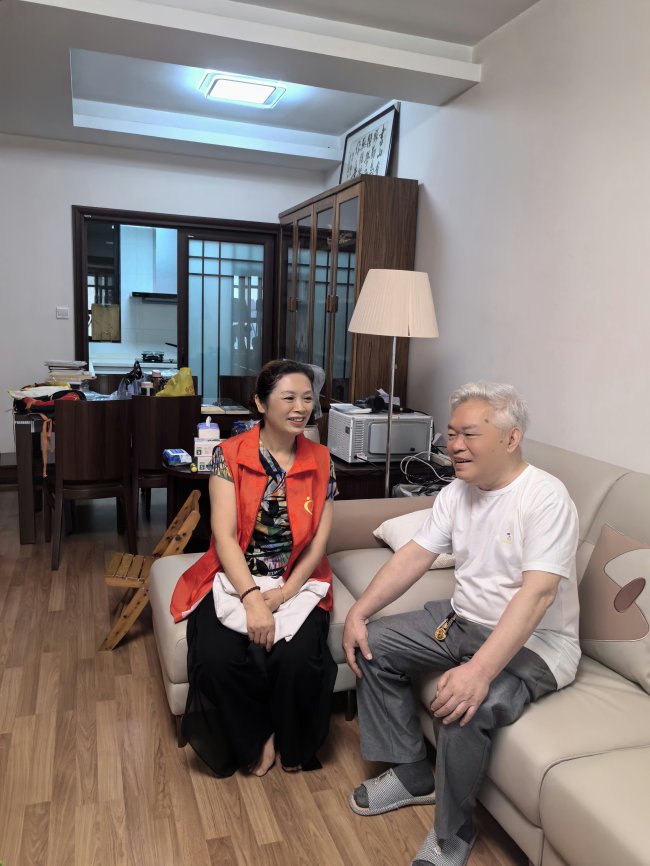 爱心敲敲门，社志融合筑起独居老人“平安防线”