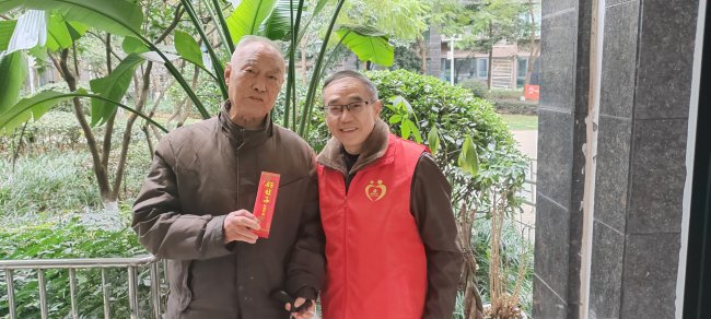 爱心敲敲门，社志融合筑起独居老人“平安防线”