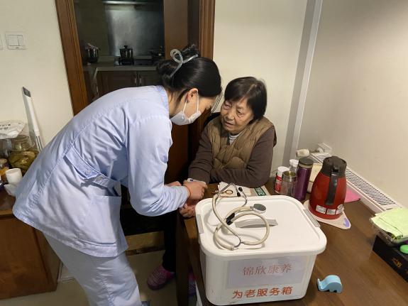 爱心敲敲门，社志融合筑起独居老人“平安防线”