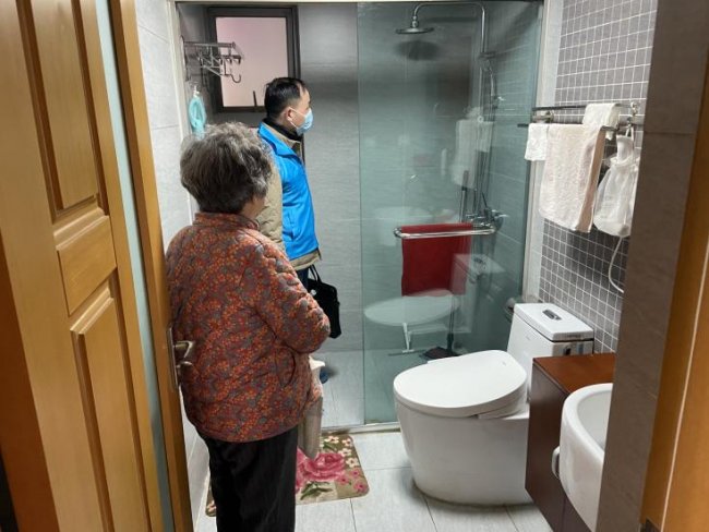 爱心敲敲门，社志融合筑起独居老人“平安防线”