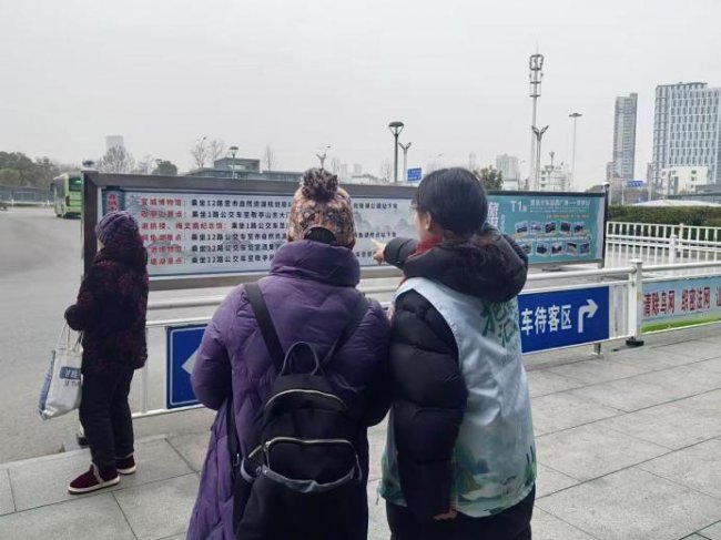 志愿青春赴双岗 暖心奉献显担当：高校学子寒假志愿服务暖人心