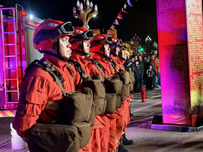 基层动态|除夕坚守护平安 火焰蓝护航团圆夜