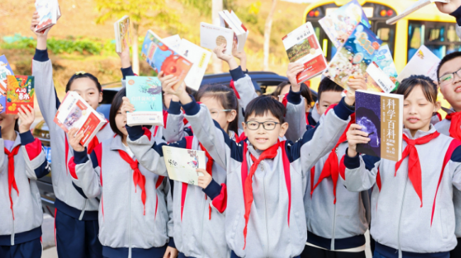 王晓松的新城控股公益路,七色光计划如何覆盖全国 王晓松的新城控股公益路,七色光计划如何覆盖全国