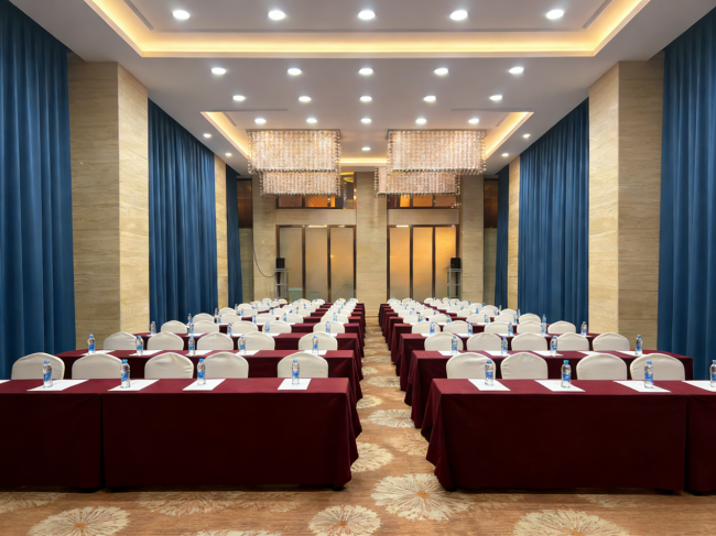 南昌火车站旁藏着一个“宝藏酒店”：一站式搞定会场+餐饮+住宿，不用跑断腿