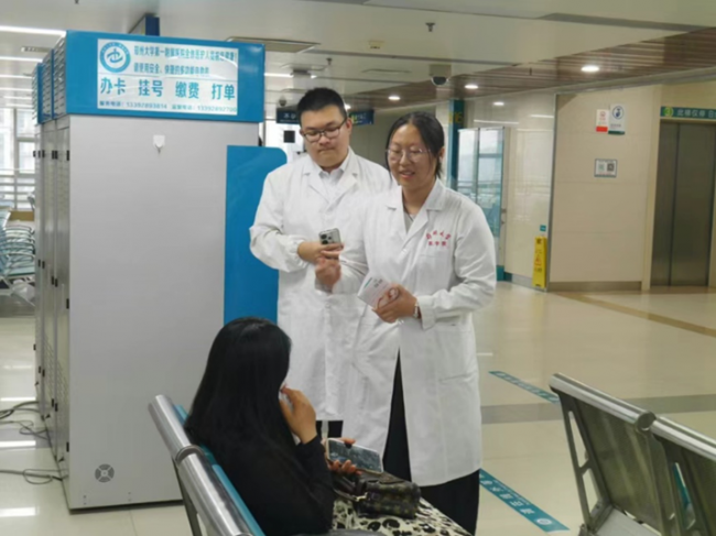 慧育新生践知行:郑大学子寒假社会实践深耕临床一线,为生殖健康事业注入青春动能