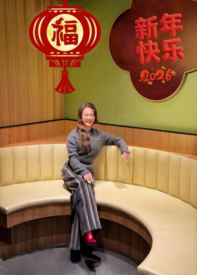 艺术养老:以笔墨浇灌人生的第二个春天——李卫芳的“无龄感”生命启示