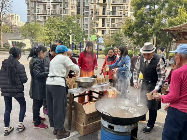 大草坪社区“元夕喜乐”包汤圆活动