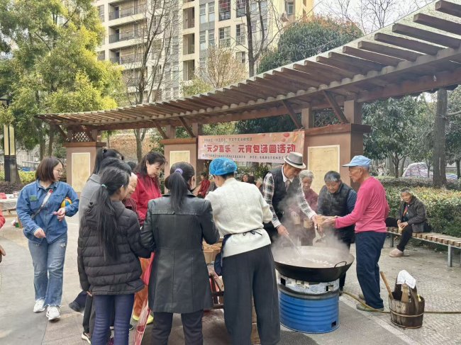 大草坪社区“元夕喜乐”包汤圆活动