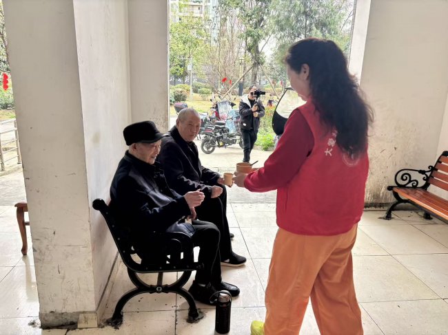 大草坪社区“元夕喜乐”包汤圆活动