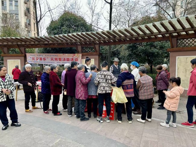 大草坪社区“元夕喜乐”包汤圆活动