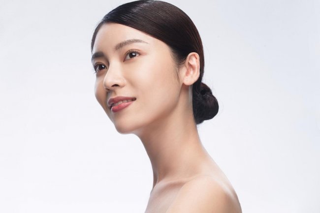 告别表层补水误区！艳存晓年轻胶原水光套组，让水润扎根肌底不流失