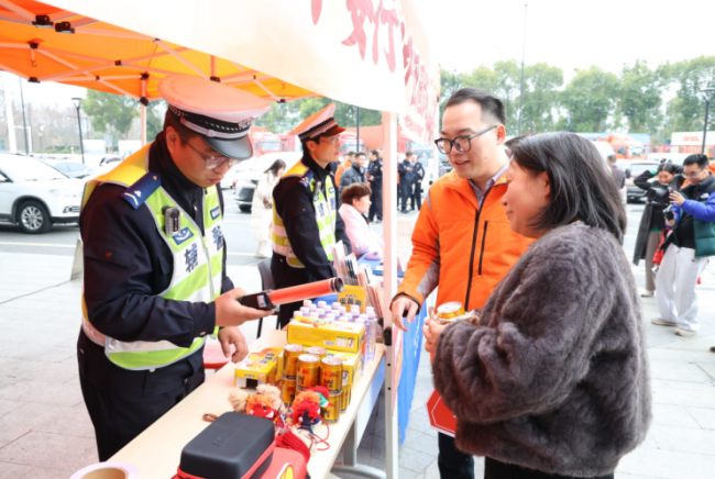 平安产险浙江分公司春运风险减量 万家灯火平安行公益行动火热启动