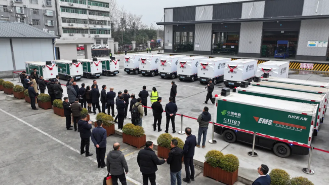 全国首单！汉中政府采购九识无人车交付邮政，智慧物流下乡落地第1张