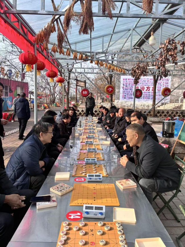 山西临汾60名棋手楚河汉界争雄 襄未来乡村振兴直播基地上演“智汇”对决