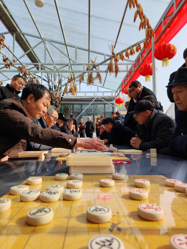 山西临汾60名棋手楚河汉界争雄 襄未来乡村振兴直播基地上演“智汇”对决