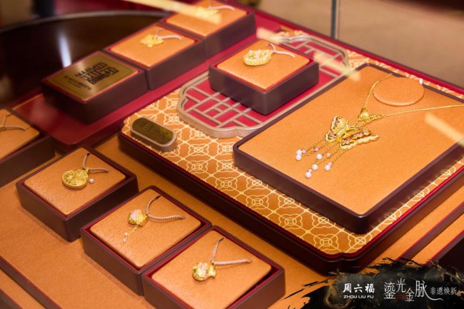鎏光金脉，非遗焕新！周六福珠宝亮相香港国际珠宝展