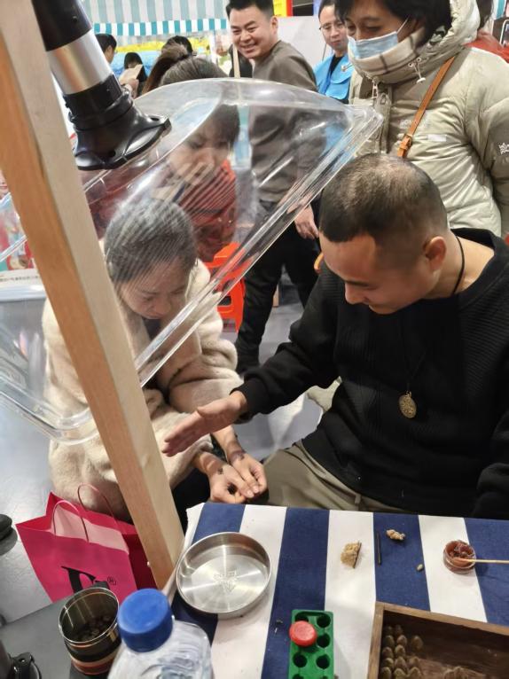 依山悟古法 灸道守初心 —— 依山悟艾灸疗法第六代传承人赵明国的艾灸传承之路