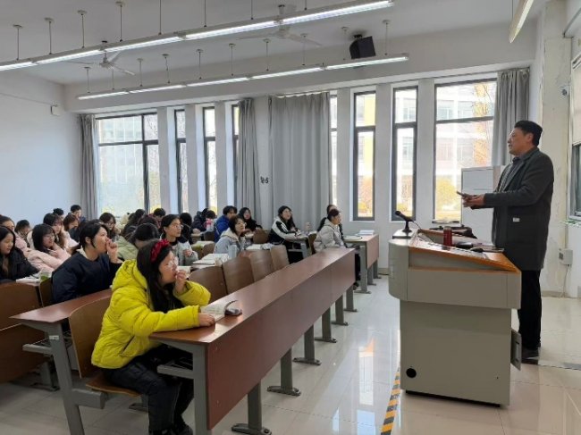 身边的雷锋 | 拾金不昧暖人心 盐城师范学院马院学子传递校园正能量