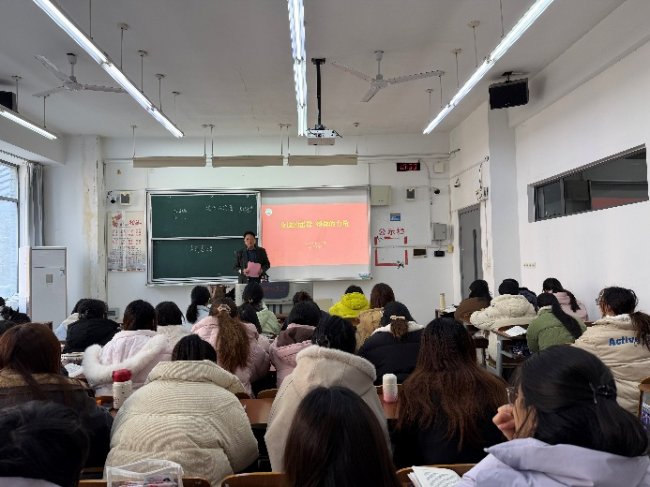 身边的雷锋 | 拾金不昧暖人心 盐城师范学院马院学子传递校园正能量