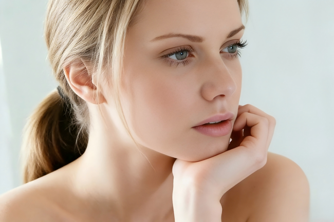 健身房里的抗衰秘密：为什么光撸铁的人，皮肤却可能更干，艳存告诉你答案？