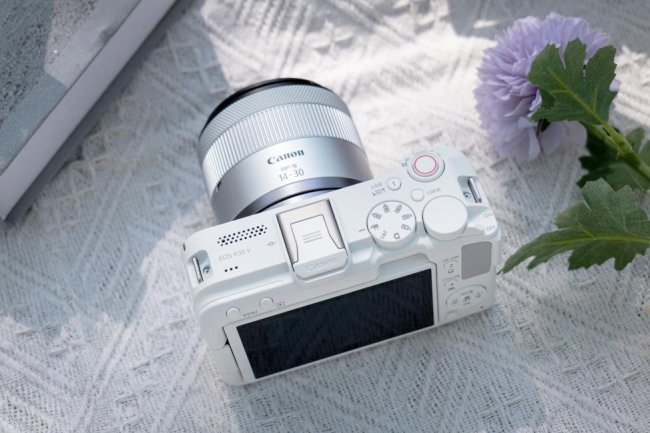 从Vlog到风光大片，一台搞定：佳能R50V全能双修相机评测