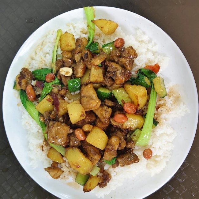 《洛阳涧西区这家不起眼的小吃店,凭啥让附近学生吃了四年?》 《洛阳涧西区这家不起眼的小吃店,凭啥让附近学生吃了四年?》