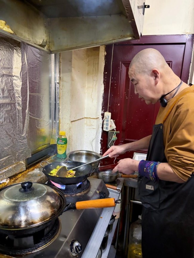 《我在西苑路开了四年小店，不火没关系，街坊吃饱就行》