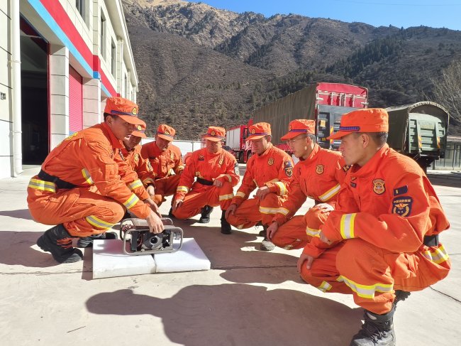 林芝消防救援机动支队江达大队扎实开展水泵综合训练，锻造以水灭火过硬精兵