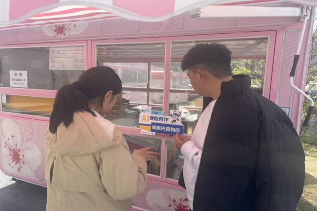 四川银行总行营业部“3·15”金融宣传活动走进园区、社区、乡村，把金融知识送到百姓身边