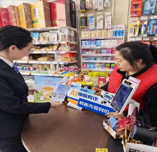 四川银行总行营业部“3·15”金融宣传活动走进园区、社区、乡村，把金融知识送到百姓身边