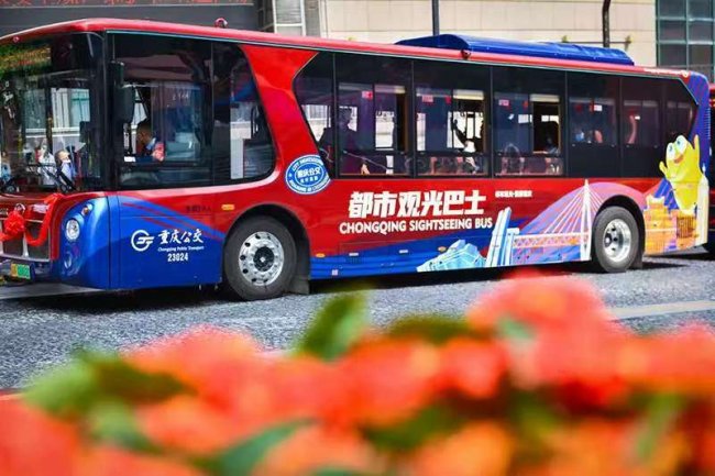 复古巴士穿行8D山城 苏州金龙风景巴士赋能现象级文旅爆款IP