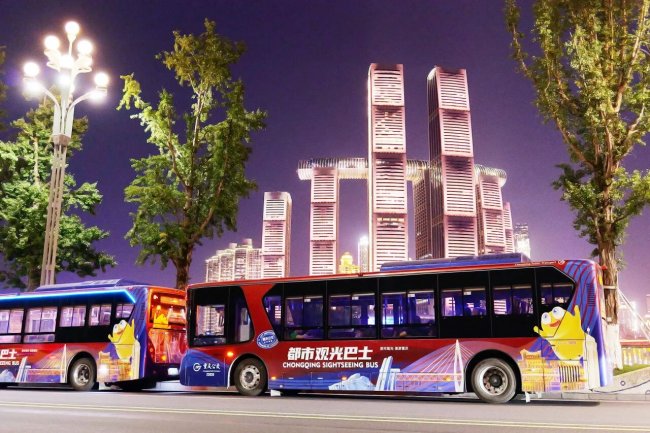 复古巴士穿行8D山城 苏州金龙风景巴士赋能现象级文旅爆款IP