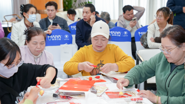 麦芽口腔举办非遗拓印文化雅集 数百位种牙顾客相聚深港种牙节