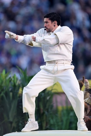 从格莱美到超级碗，戴比尔斯集团沙漠钻石陪伴Bad Bunny再创舞台传奇