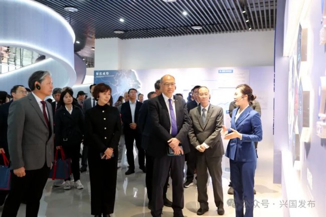 香港理工大学兴国技术创新研究院揭牌仪式暨前沿服装纺织科技大会在兴国举行