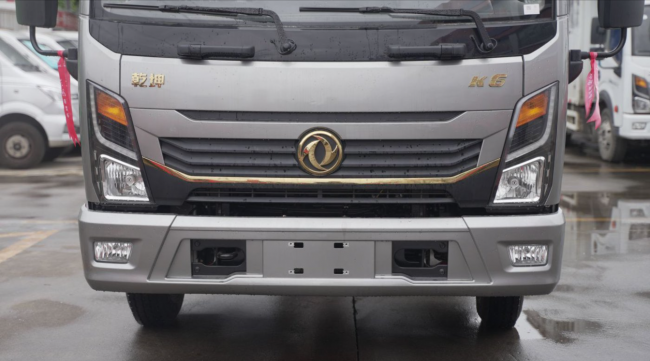 实车亮相 惊艳登场｜东风乾坤门店品鉴，解锁高端轻卡硬核实力