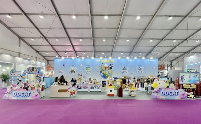 五洲共潮，治愈共生——叮当猫集团2026春夏新品闪耀潮汕服博会