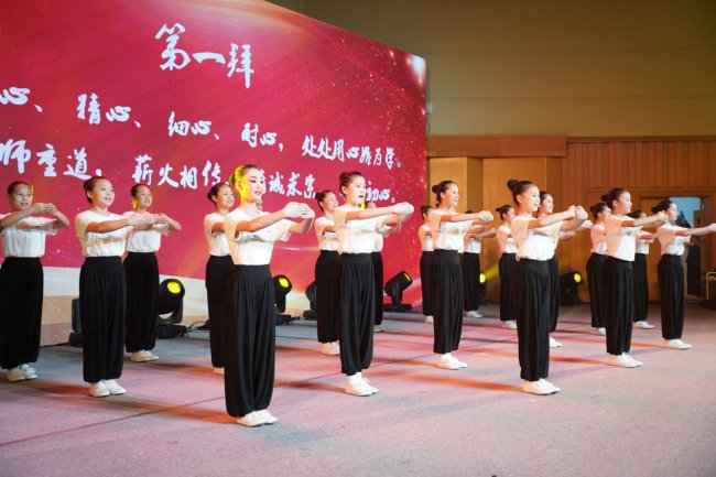 破解“三不”困境，锻造育人“大师父” ——现代师徒制下班主任队伍建设的创新实践