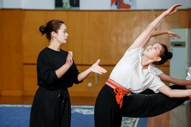 破解“三不”困境，锻造育人“大师父” ——现代师徒制下班主任队伍建设的创新实践