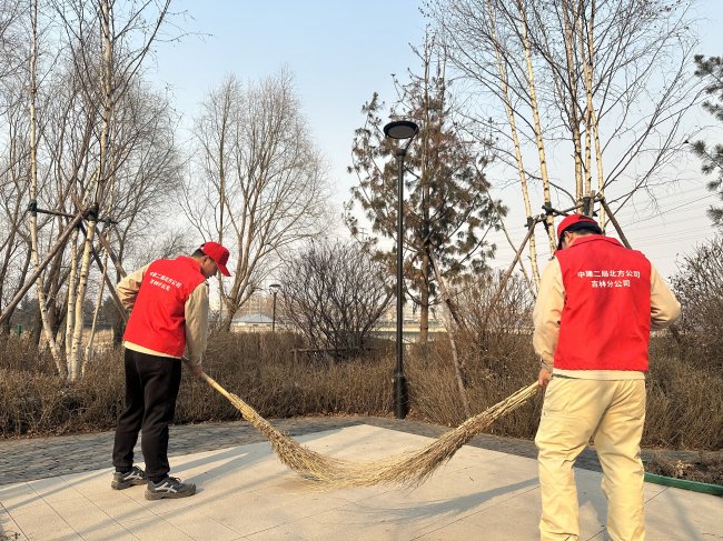 泰康之家龙园项目党支部开展 雷锋月志愿服务活动