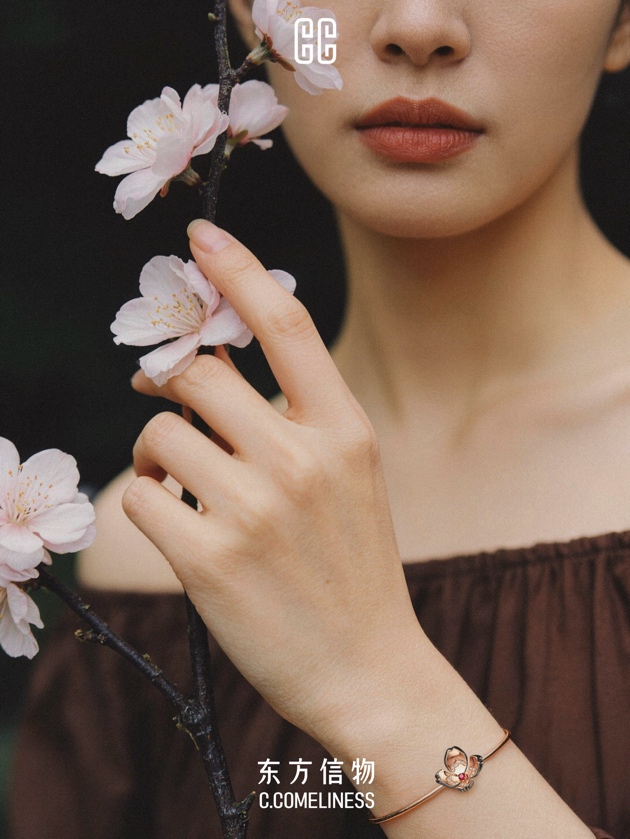 那朵开了一千年的泥塑莲花，为什么被藏进了一枚吊坠里