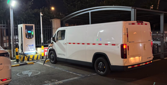 山城巷陌，坡道坦途：福田卡文乐福在川渝地区的“生意经”