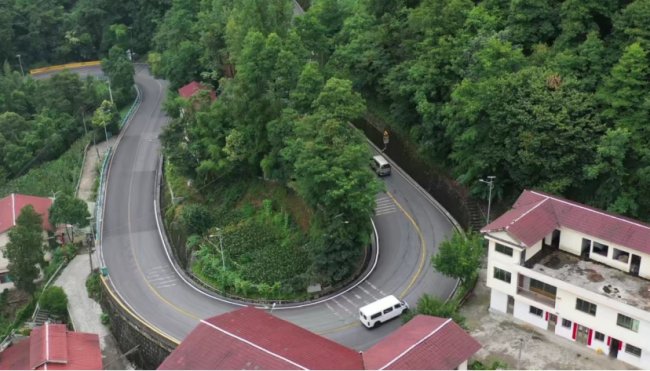 山城巷陌，坡道坦途：福田卡文乐福在川渝地区的“生意经”